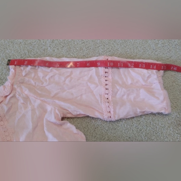 Perspective Super cute top! Light blush pink color with ruffles & crochet lace - Picture 7 of 8